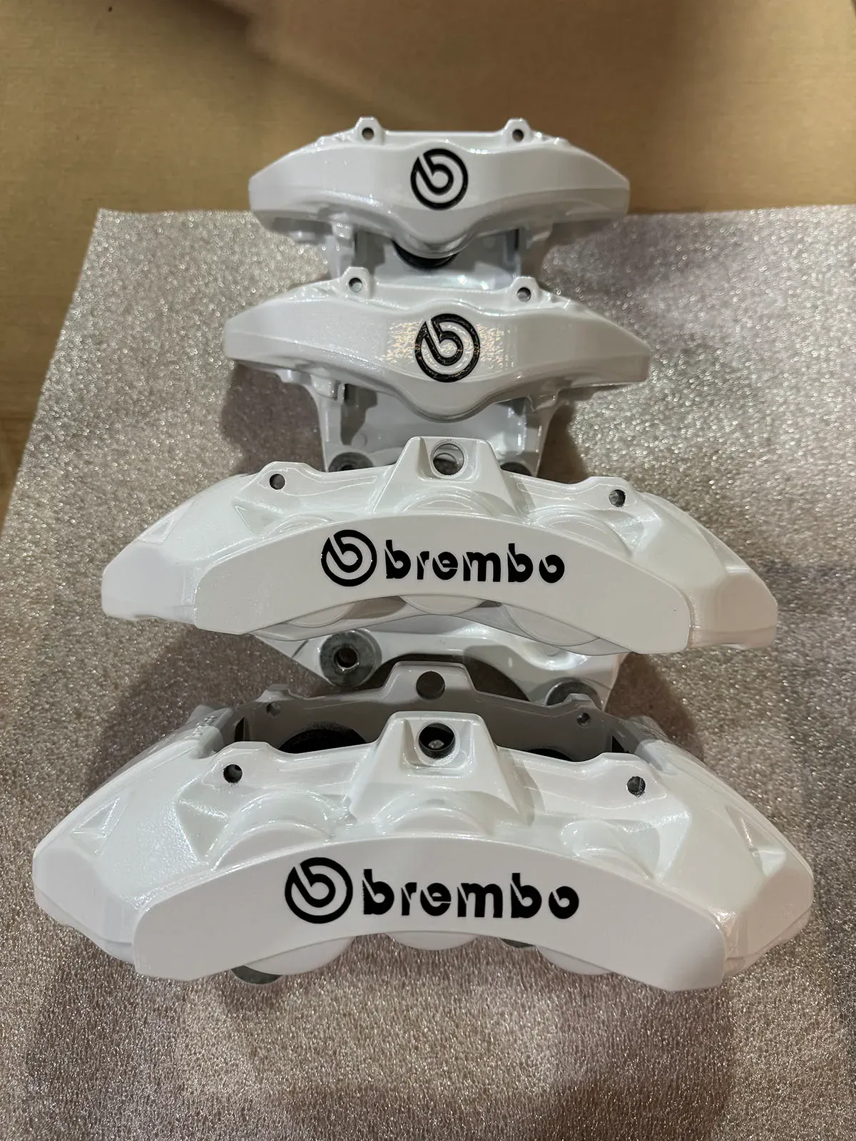 Brembo calipers in gloss white