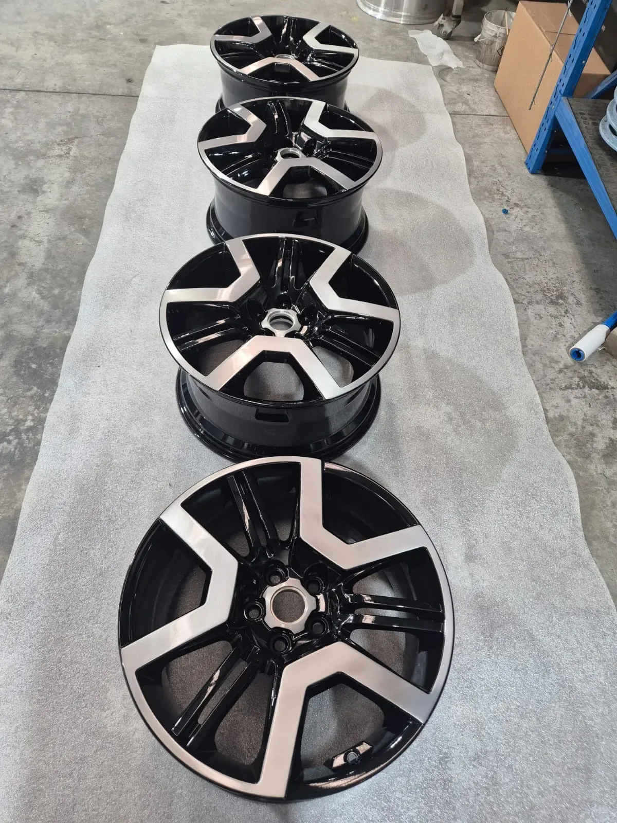 Machined face wheels in gloss black