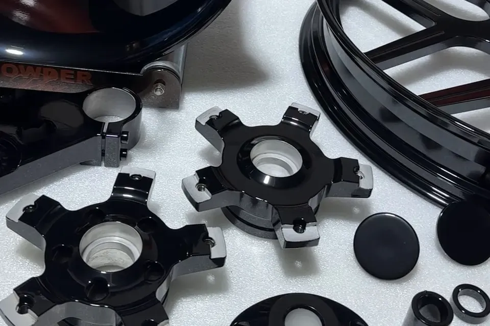 Smaller parts in gloss black
